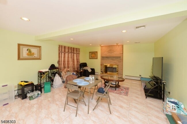 Building Photo - 121 Frederick Ave