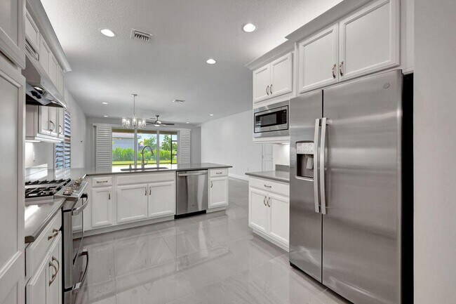 Building Photo - 11750 SW Lagoon Ln