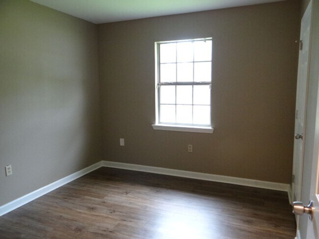 Building Photo - Cute Rental Off Old Hammond HWY near Millerville.