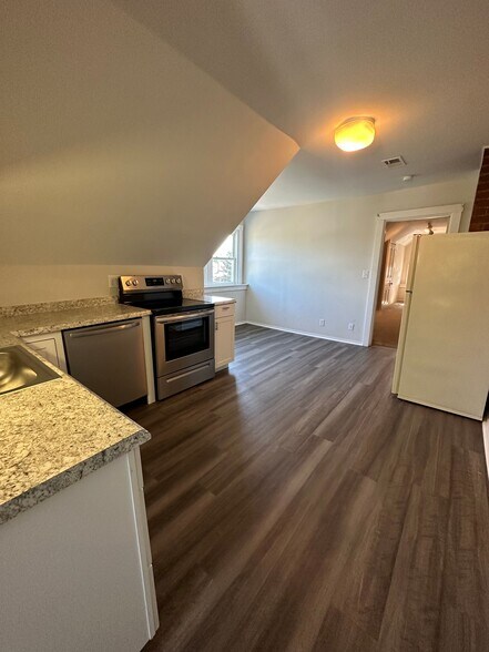 Building Photo - 4173 Forest Ave