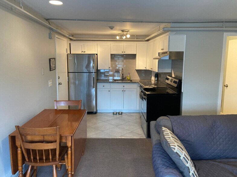 Building Photo - 120 Spruce St