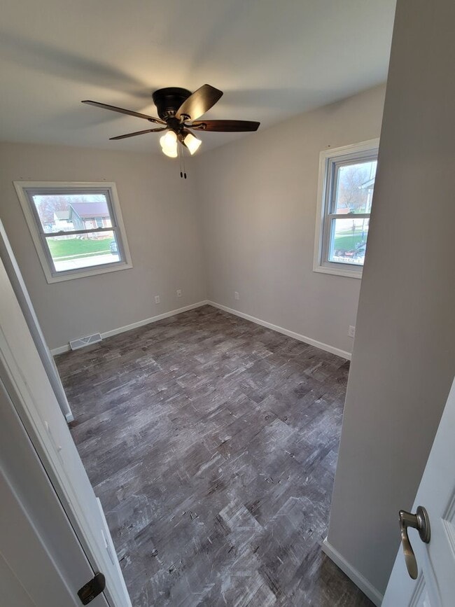 Building Photo - 3 Bedroom, 2 Bath Single Family Home in Camanche, IA