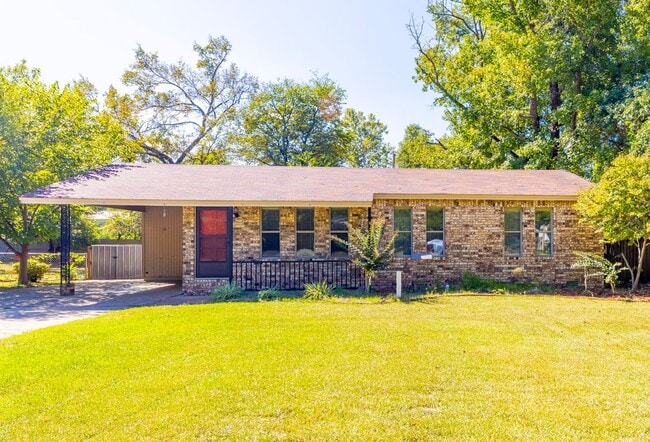 Primary Photo - 1007 N Holly St