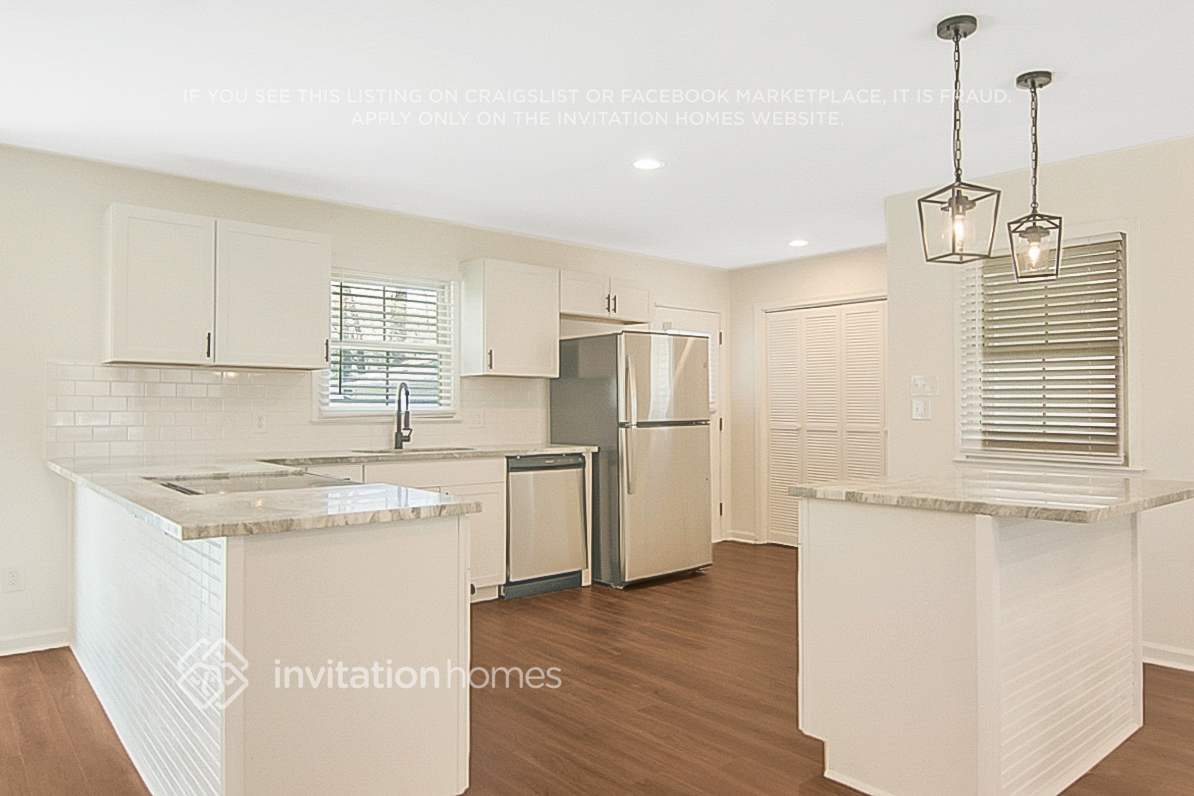 Building Photo - 232 Sandlewood Dr