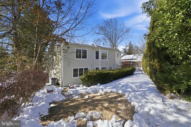 Building Photo - 5205 Brookeway Dr