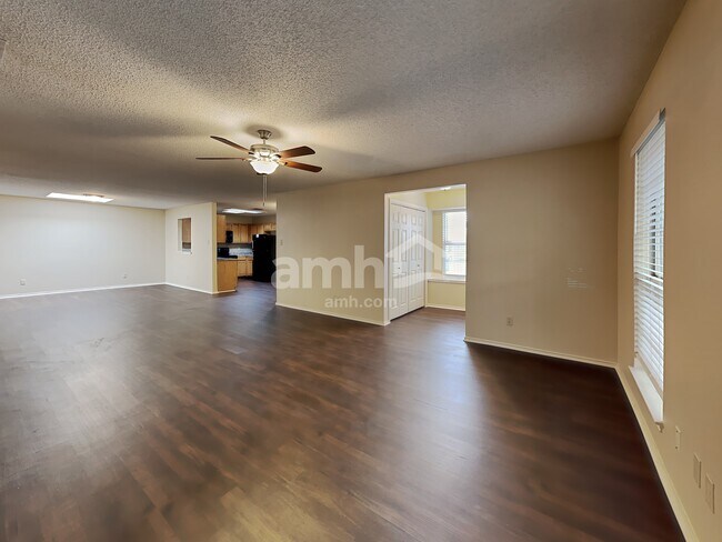 Building Photo - 874 Garden Cir