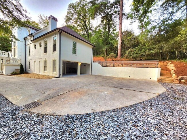 Building Photo - 5125 Powers Ferry Rd NW