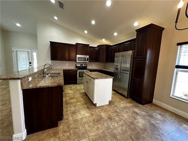 Building Photo - 156 Destiny Cir