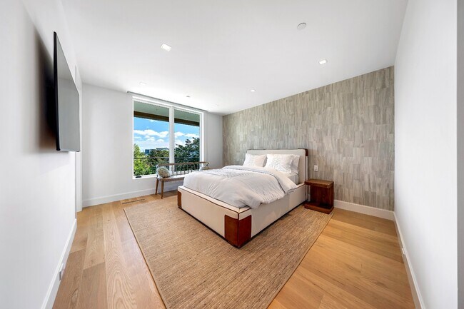 Building Photo - 345 Dune Rd