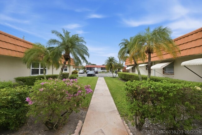 Building Photo - 28 Seville Dr
