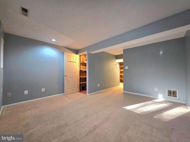 Building Photo - 8557 Koluder Ct