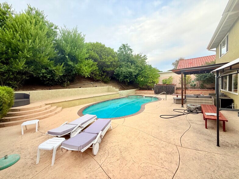 Building Photo - 26431 Via Lara