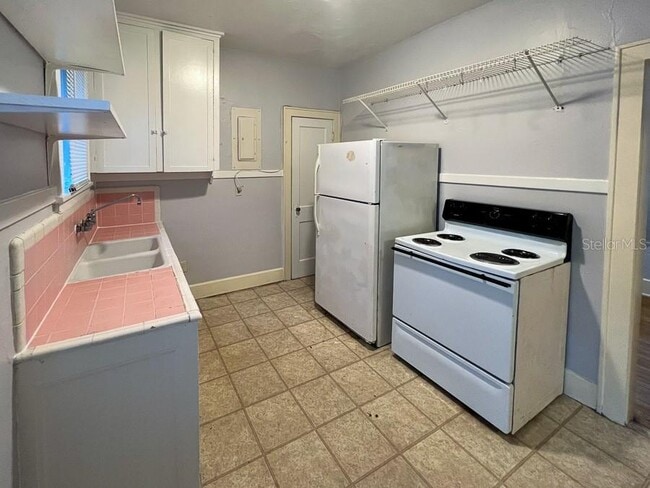 Building Photo - 1118 NW 3rd Ave