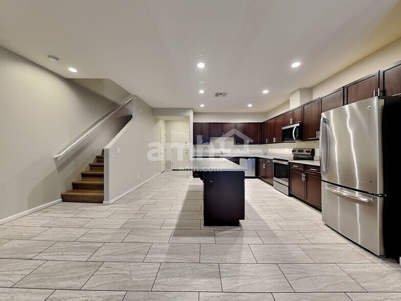 Building Photo - 20715 W Thomas Rd