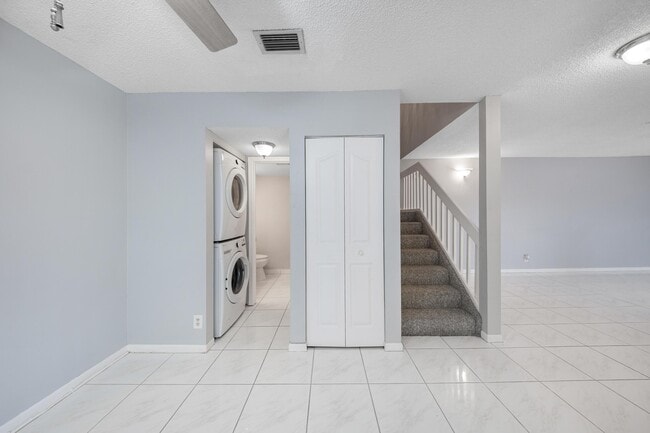 Building Photo - 2508 NW 99th Ave