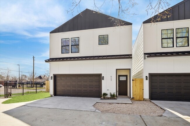 Building Photo - 925 Bianco Ln
