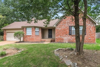 Building Photo - 5996 Lawnhill Dr