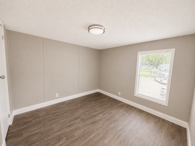 Building Photo - Freshly Mobile Home in Quiet Community
