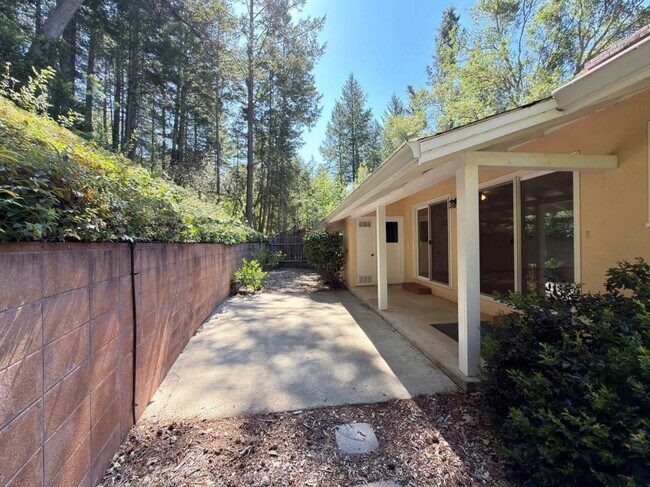 Building Photo - 275 Cold Springs Rd