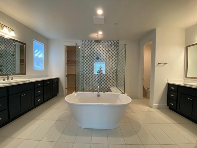 Building Photo - Stunning Like-New Home for Rent in Ellis C...