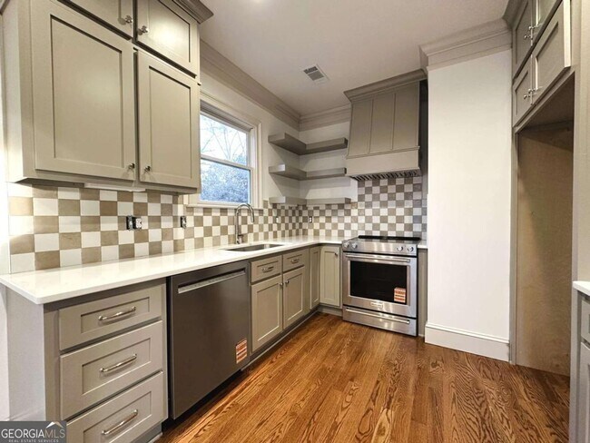 Building Photo - NORMALTOWN HOME - AVALIBLE NOW OR FOR AUGUST 2026!!