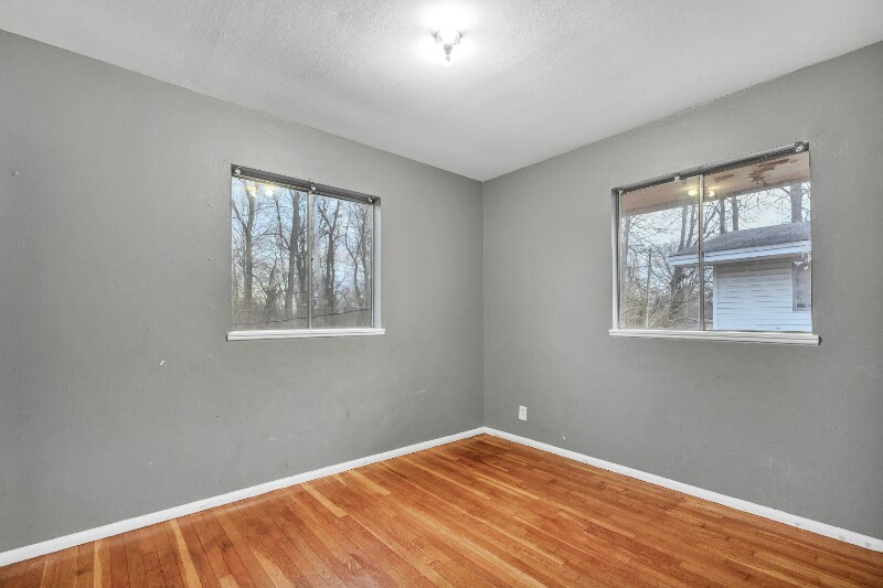 Building Photo - 10508 Lilac Ave