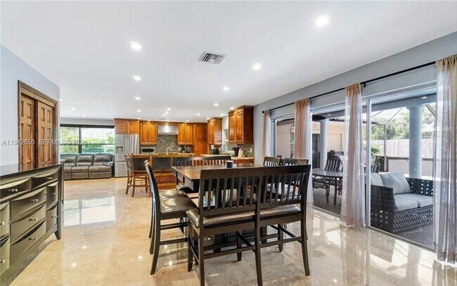 Building Photo - 601 N 44th Ave