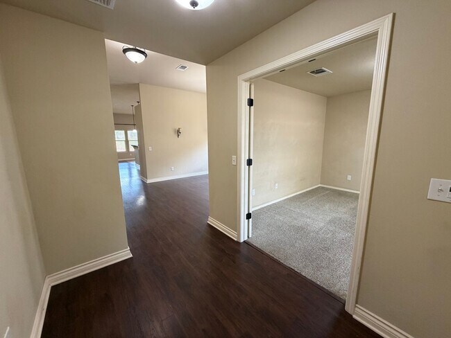Building Photo - Beautiful and Cozy 3bed/2bath with an Office Available in North Norman!