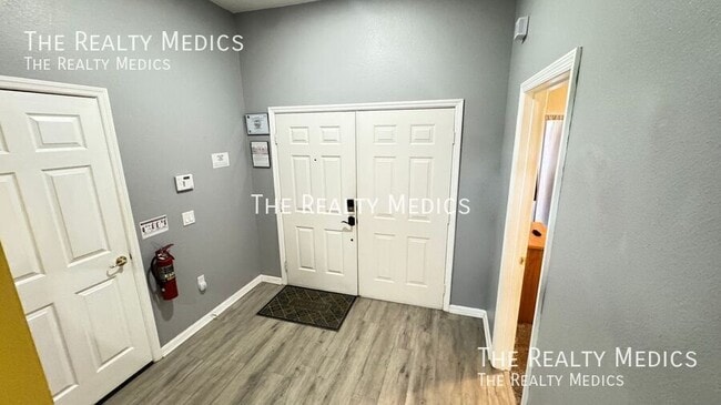 Building Photo - 4802 Cumbrian Lakes Dr