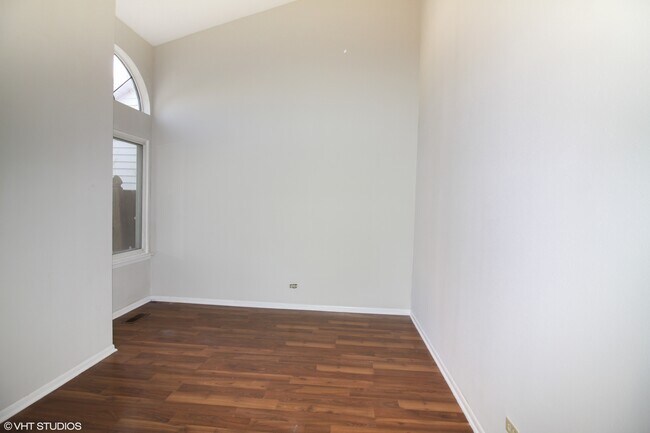 Building Photo - 707 Clearwood Ct