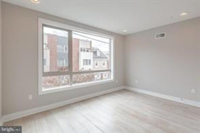 Building Photo - Northern Liberties Townhome with 2 Car Parking