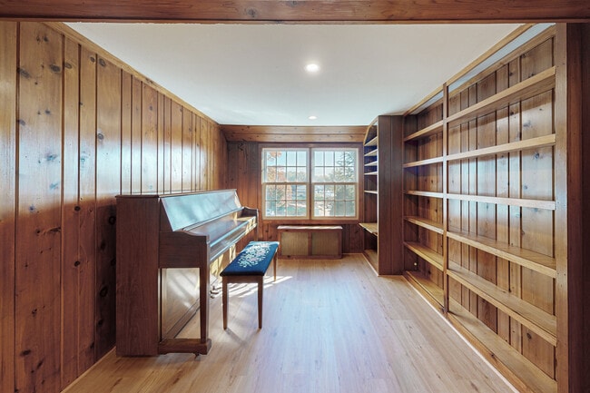 Building Photo - 88 5 Mile River Rd