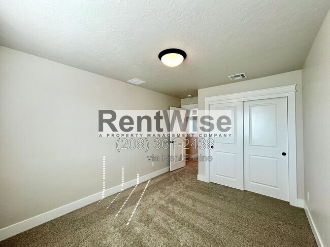 Building Photo - 5690 N Jumplist Ave