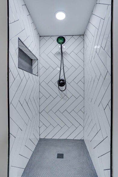 Shared Bathroom - 8056 Central Park Dr