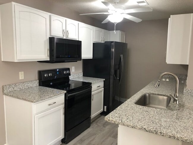 Building Photo - 4384 Daphne Ln