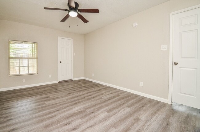 Building Photo - 2110 Pickerton Dr