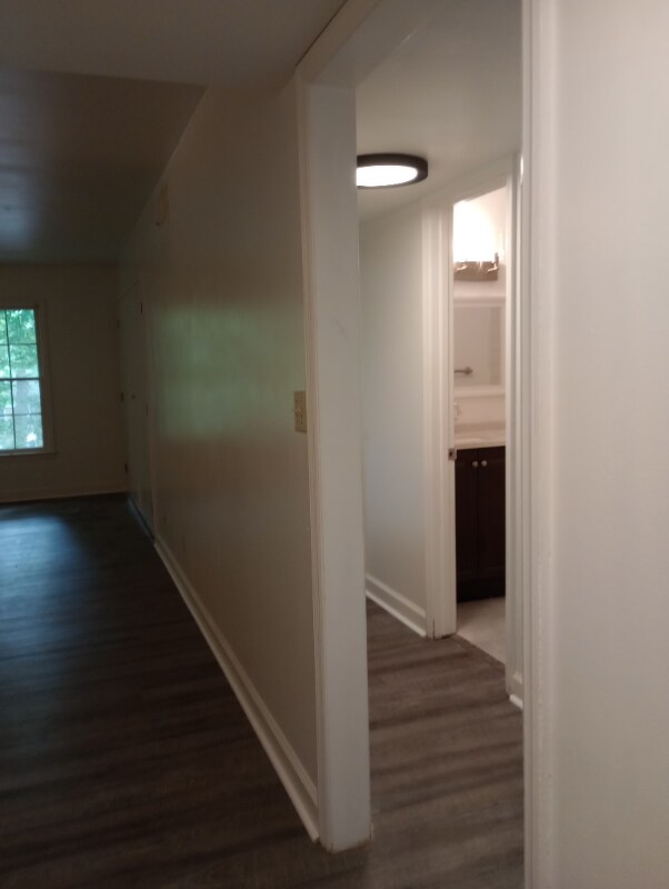 Building Photo - 2890 Carriage Dr