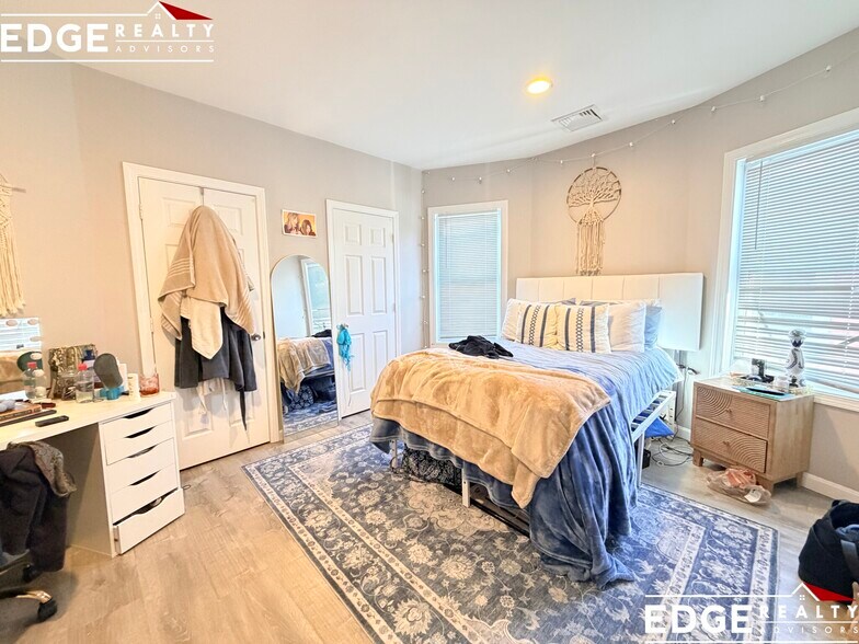 Building Photo - 39 Long Ave