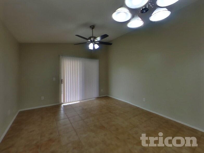 Building Photo - 1491 E Stirrup Ln