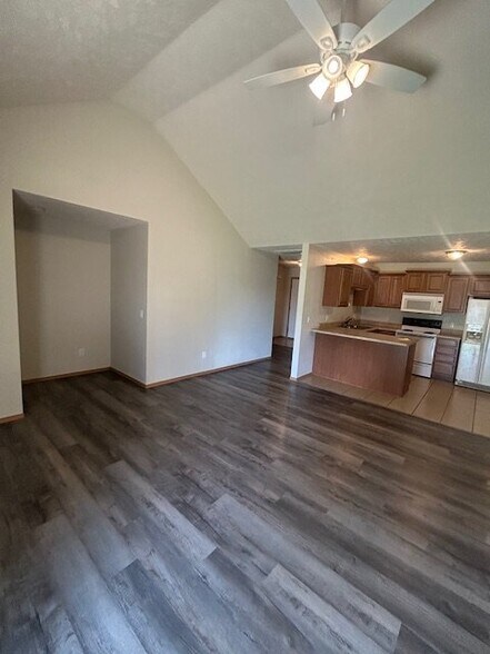 Building Photo - 1090 N Northwood Ave