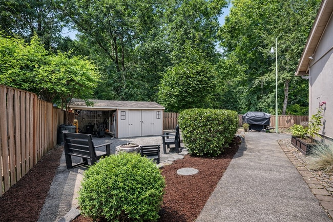 Building Photo - 19315 SW Oak St