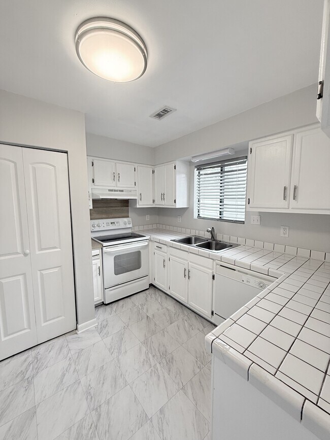 Building Photo - 1301 Turkey Ridge Rd