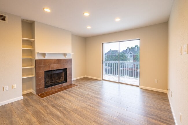 Building Photo - 2750 Holly Hall St