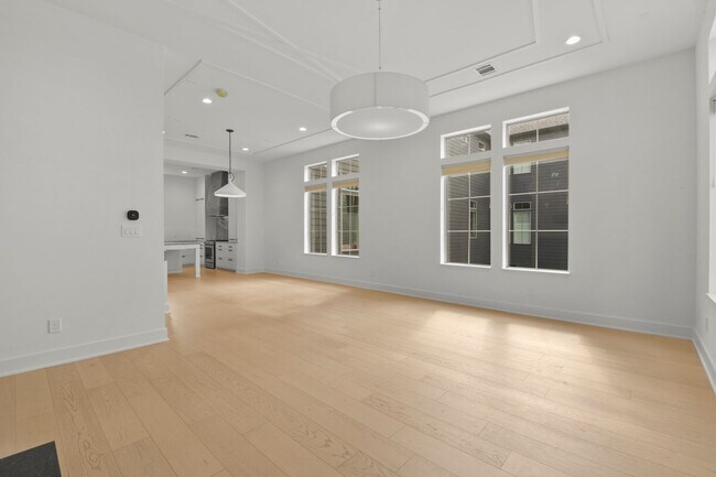Building Photo - Exclusive Montrose Residence W/ High-End D...