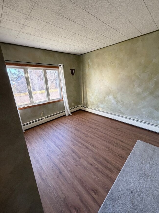 Building Photo - Available Now 3 Bedroom 1 Bath Home on Park Point