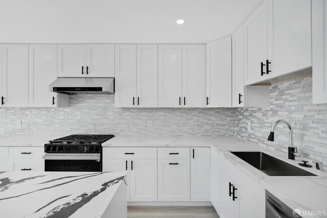 Building Photo - 1640 Taraval St