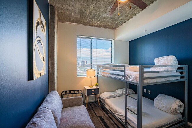 Building Photo - 333 E Roosevelt St