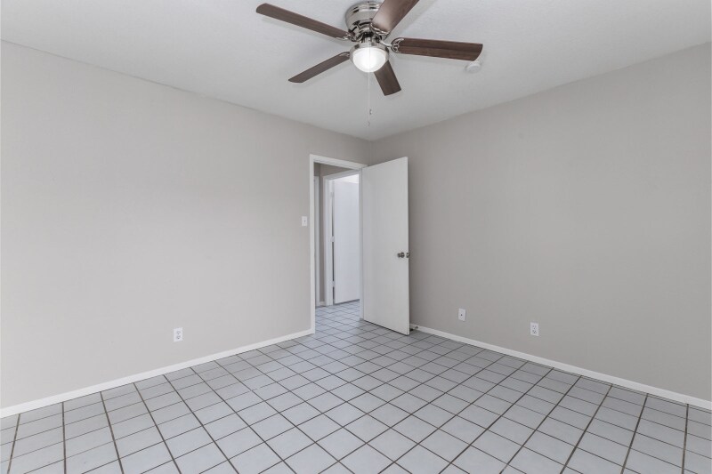Building Photo - 927 W Formosa Blvd