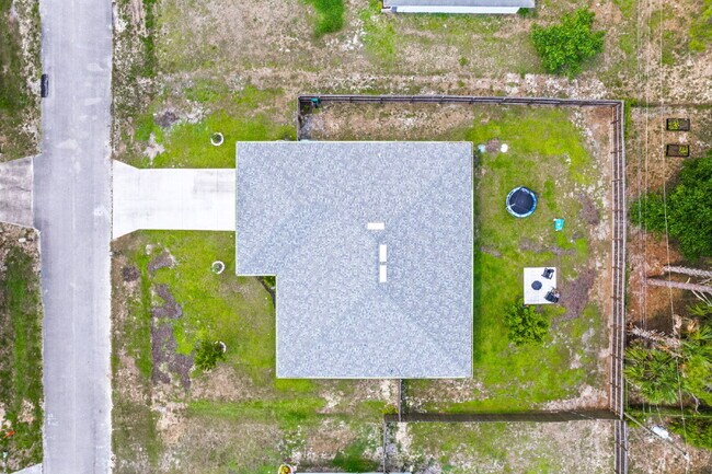 Building Photo - 3/2, fully fenced single family home in NW...