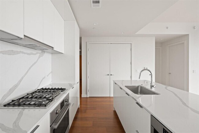 Building Photo - 44 East Ave